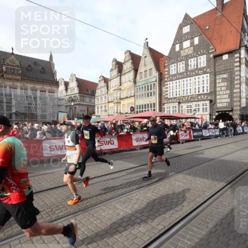 05.10.2025 - 20. swb-Marathon Bremen Yannick Fuchs http://msf.ph/oto/9290066 05.10.2025 10:48:23 Ziel 9223, 9293, 9404, 9641, 10931, 11119, 11292, 11561, 11637 meine-sportfotos.de