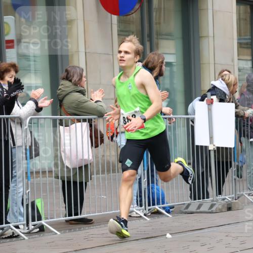 05.10.2025 - 20. swb-Marathon Bremen Strokosch-Dieckow http://msf.ph/oto/9290071 05.10.2025 12:34:08 Ziel 888, 888 meine-sportfotos.de