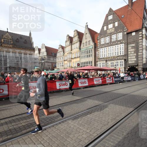05.10.2025 - 20. swb-Marathon Bremen Yannick Fuchs http://msf.ph/oto/9290078 05.10.2025 10:48:23 Ziel 9223, 9293, 9404, 9641, 10931, 11119, 11292, 11561, 11637 meine-sportfotos.de