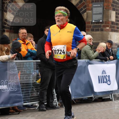 05.10.2025 - 20. swb-Marathon Bremen Strokosch-Dieckow http://msf.ph/oto/9290085 05.10.2025 11:23:17 Ziel 10724 meine-sportfotos.de