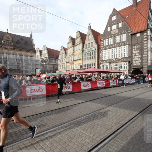 05.10.2025 - 20. swb-Marathon Bremen Yannick Fuchs http://msf.ph/oto/9290086 05.10.2025 10:48:24 Ziel 9223, 9404, 9641, 9704, 9810, 11119, 11292, 11637 meine-sportfotos.de