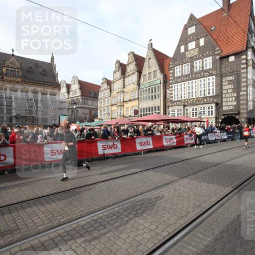 05.10.2025 - 20. swb-Marathon Bremen Yannick Fuchs http://msf.ph/oto/9290092 05.10.2025 10:48:24 Ziel 9223, 9404, 9641, 9704, 9810, 11119, 11292, 11637 meine-sportfotos.de