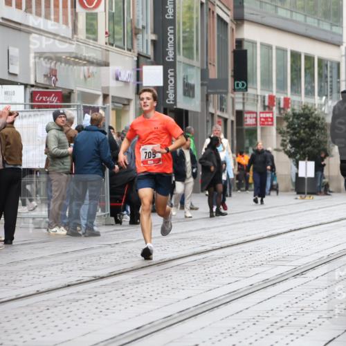 05.10.2025 - 20. swb-Marathon Bremen Strokosch-Dieckow http://msf.ph/oto/9290108 05.10.2025 12:34:39 Ziel 705, 705 meine-sportfotos.de
