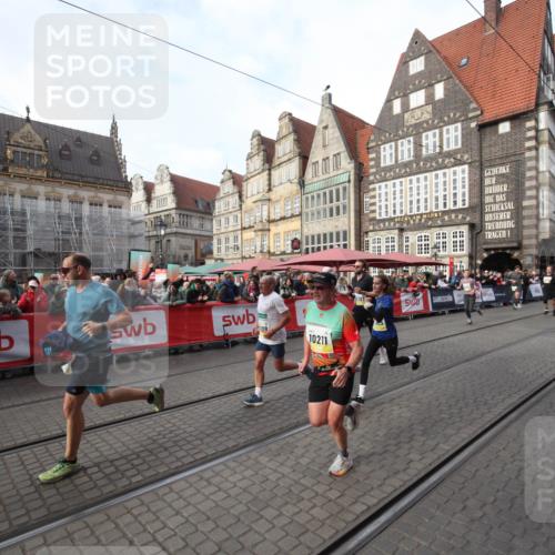 05.10.2025 - 20. swb-Marathon Bremen Yannick Fuchs http://msf.ph/oto/9290125 05.10.2025 10:48:31 Ziel 8787, 9298, 9665, 9958, 10109, 10131, 10177, 10211, 10685, 11005, 11357, 11505 meine-sportfotos.de