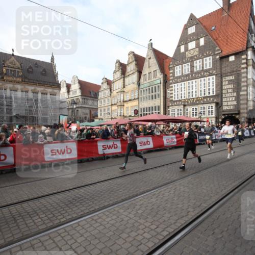 05.10.2025 - 20. swb-Marathon Bremen Yannick Fuchs http://msf.ph/oto/9290139 05.10.2025 10:48:32 Ziel 8787, 9298, 9437, 10131, 10177, 10685, 11005, 11357, 11505 meine-sportfotos.de