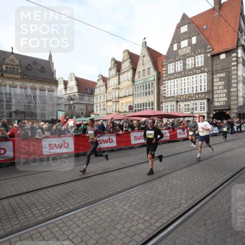 05.10.2025 - 20. swb-Marathon Bremen Yannick Fuchs http://msf.ph/oto/9290143 05.10.2025 10:48:33 Ziel 9298, 9437, 9478, 10131, 10177, 10685, 11005, 11357, 11505 meine-sportfotos.de