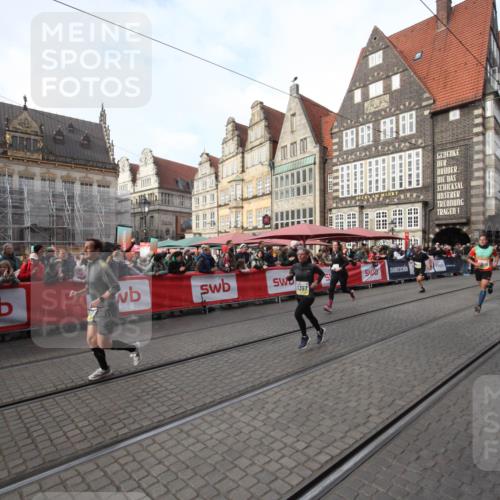 05.10.2025 - 20. swb-Marathon Bremen Yannick Fuchs http://msf.ph/oto/9290153 05.10.2025 10:48:35 Ziel 9385, 9437, 9478, 10177, 10685, 11005, 11357, 11505 meine-sportfotos.de