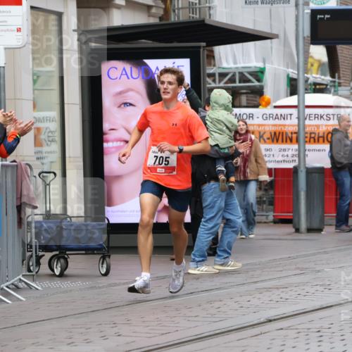 05.10.2025 - 20. swb-Marathon Bremen Strokosch-Dieckow http://msf.ph/oto/9290158 05.10.2025 12:34:43 Ziel 705, 705 meine-sportfotos.de