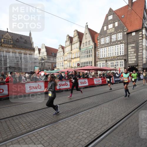 05.10.2025 - 20. swb-Marathon Bremen Yannick Fuchs http://msf.ph/oto/9290162 05.10.2025 10:48:36 Ziel 9385, 9437, 9478, 10177, 11005, 11357, 11505 meine-sportfotos.de
