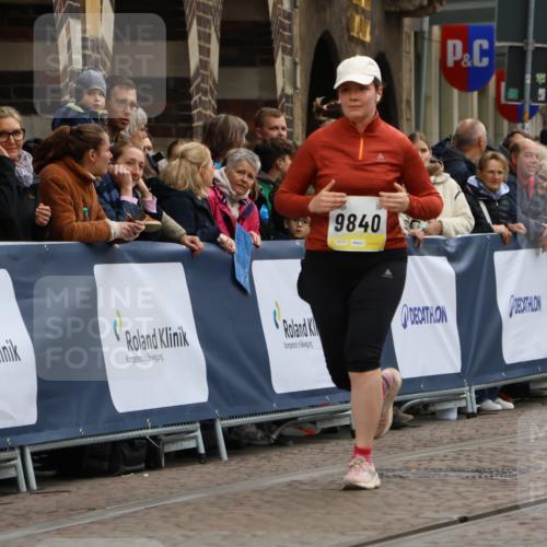 05.10.2025 - 20. swb-Marathon Bremen Strokosch-Dieckow http://msf.ph/oto/9290173 05.10.2025 11:23:24 Ziel 9840, 10724, 10731 meine-sportfotos.de