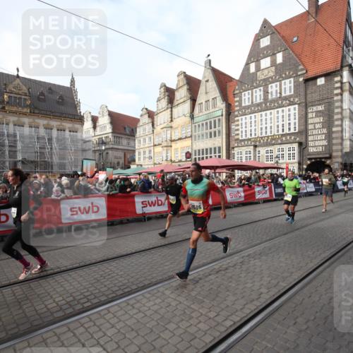 05.10.2025 - 20. swb-Marathon Bremen Yannick Fuchs http://msf.ph/oto/9290176 05.10.2025 10:48:37 Ziel 9385, 9406, 9437, 9478, 10177, 11505 meine-sportfotos.de