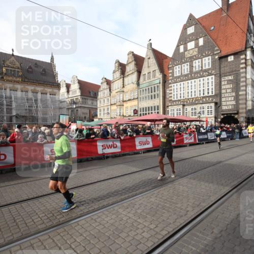 05.10.2025 - 20. swb-Marathon Bremen Yannick Fuchs http://msf.ph/oto/9290188 05.10.2025 10:48:39 Ziel 9385, 9406, 9478, 10303, 11096 meine-sportfotos.de