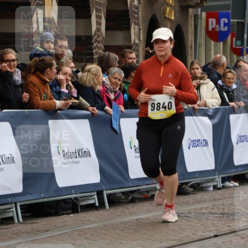 05.10.2025 - 20. swb-Marathon Bremen Strokosch-Dieckow http://msf.ph/oto/9290190 05.10.2025 11:23:24 Ziel 9840, 10724, 10731 meine-sportfotos.de