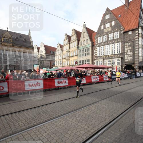 05.10.2025 - 20. swb-Marathon Bremen Yannick Fuchs http://msf.ph/oto/9290193 05.10.2025 10:48:41 Ziel 9406, 10303, 11096 meine-sportfotos.de