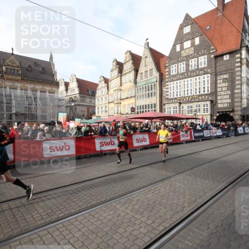 05.10.2025 - 20. swb-Marathon Bremen Yannick Fuchs http://msf.ph/oto/9290200 05.10.2025 10:48:43 Ziel 9406, 10303, 11096 meine-sportfotos.de