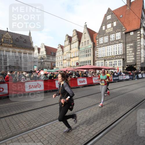 05.10.2025 - 20. swb-Marathon Bremen Yannick Fuchs http://msf.ph/oto/9290263 05.10.2025 10:49:01 Ziel 9255, 9583, 10877, 10973, 11248 meine-sportfotos.de