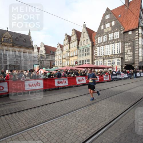 05.10.2025 - 20. swb-Marathon Bremen Yannick Fuchs http://msf.ph/oto/9290291 05.10.2025 10:49:07 Ziel 9014, 9216, 9317, 10449, 10733 meine-sportfotos.de