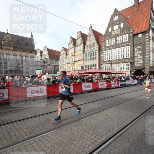 05.10.2025 - 20. swb-Marathon Bremen Yannick Fuchs http://msf.ph/oto/9290295 05.10.2025 10:49:07 Ziel 9014, 9216, 9317, 10449, 10733 meine-sportfotos.de