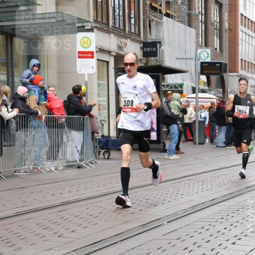 05.10.2025 - 20. swb-Marathon Bremen Strokosch-Dieckow http://msf.ph/oto/9290298 05.10.2025 12:35:11 Ziel 308, 1994, 308, 1994 meine-sportfotos.de