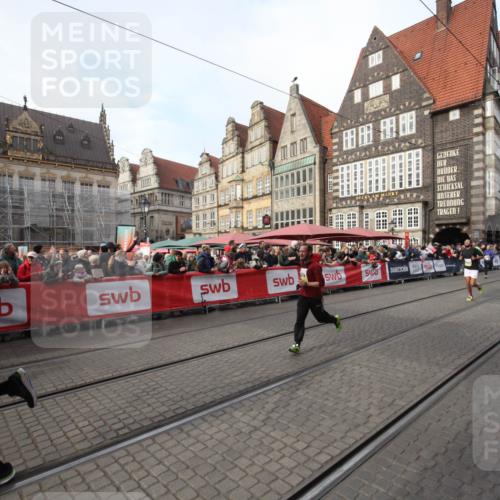 05.10.2025 - 20. swb-Marathon Bremen Yannick Fuchs http://msf.ph/oto/9290305 05.10.2025 10:49:11 Ziel 7202, 9014, 9556, 10449, 11673, 11695 meine-sportfotos.de