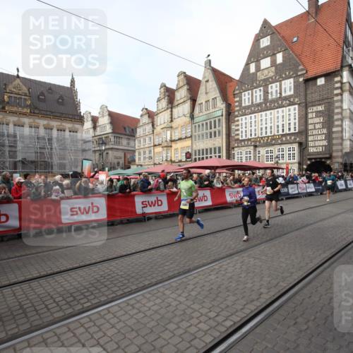 05.10.2025 - 20. swb-Marathon Bremen Yannick Fuchs http://msf.ph/oto/9290318 05.10.2025 10:49:14 Ziel 7202, 9457, 9556, 10016, 10221, 11673, 11695 meine-sportfotos.de
