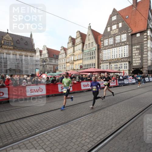 05.10.2025 - 20. swb-Marathon Bremen Yannick Fuchs http://msf.ph/oto/9290322 05.10.2025 10:49:14 Ziel 7202, 9457, 9556, 10016, 10221, 11673, 11695 meine-sportfotos.de
