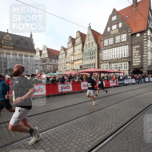 05.10.2025 - 20. swb-Marathon Bremen Yannick Fuchs http://msf.ph/oto/9290341 05.10.2025 10:49:17 Ziel 9333, 9457, 10016, 10221, 11057, 11673 meine-sportfotos.de