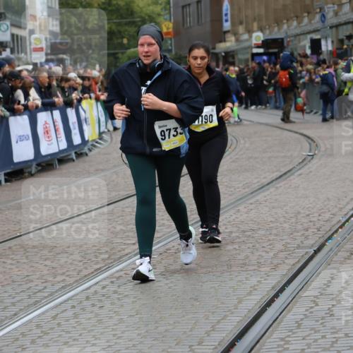 05.10.2025 - 20. swb-Marathon Bremen Strokosch-Dieckow http://msf.ph/oto/9290359 05.10.2025 11:24:14 Ziel 9733, 11190 meine-sportfotos.de