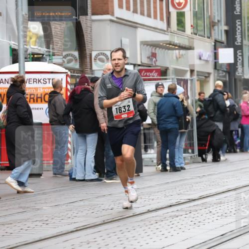 05.10.2025 - 20. swb-Marathon Bremen Strokosch-Dieckow http://msf.ph/oto/9290384 05.10.2025 12:36:16 Ziel 1632, 1632 meine-sportfotos.de