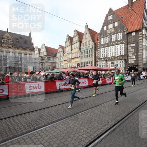 05.10.2025 - 20. swb-Marathon Bremen Yannick Fuchs http://msf.ph/oto/9290398 05.10.2025 10:49:30 Ziel 9233, 9435, 9555, 10118, 10381, 10519, 10673, 11319, 11487, 11672 meine-sportfotos.de