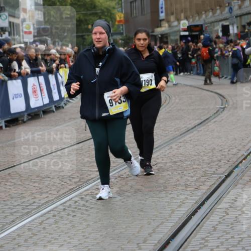 05.10.2025 - 20. swb-Marathon Bremen Strokosch-Dieckow http://msf.ph/oto/9290399 05.10.2025 11:24:14 Ziel 9733, 11190 meine-sportfotos.de