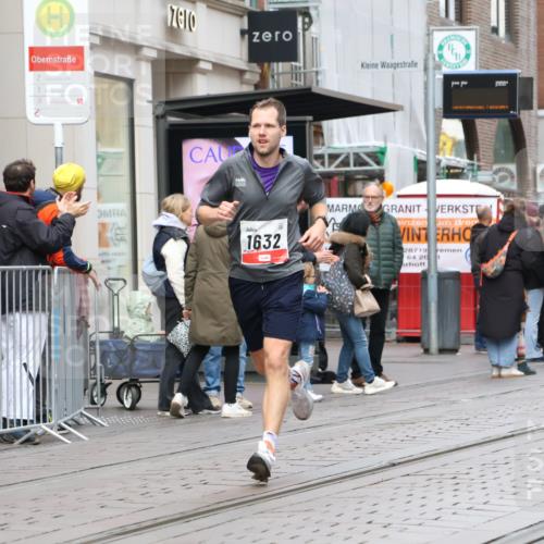 05.10.2025 - 20. swb-Marathon Bremen Strokosch-Dieckow http://msf.ph/oto/9290410 05.10.2025 12:36:18 Ziel 1632, 1632 meine-sportfotos.de