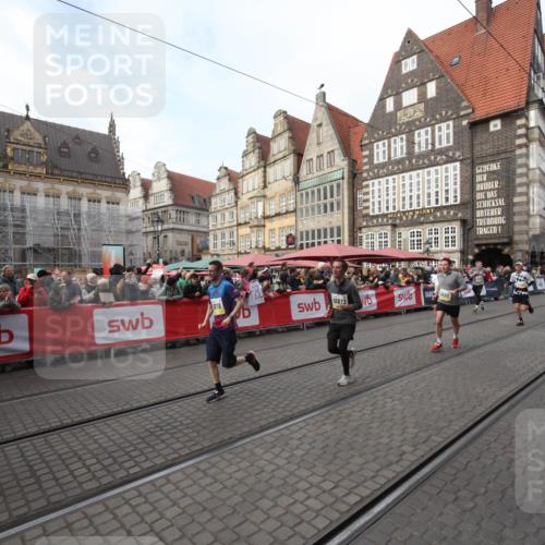 05.10.2025 - 20. swb-Marathon Bremen Yannick Fuchs http://msf.ph/oto/9290417 05.10.2025 10:49:31 Ziel 9233, 9435, 9555, 10118, 10381, 10519, 10673, 11319, 11487, 11672 meine-sportfotos.de