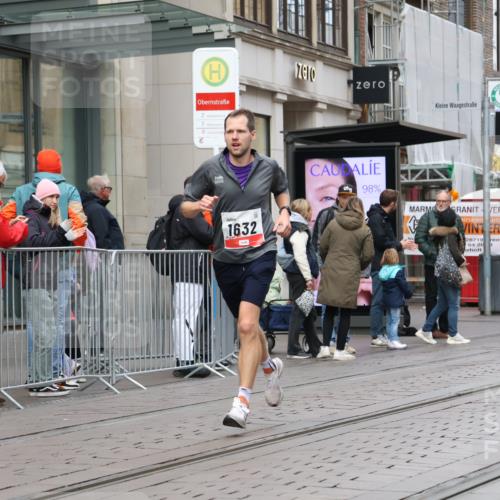 05.10.2025 - 20. swb-Marathon Bremen Strokosch-Dieckow http://msf.ph/oto/9290420 05.10.2025 12:36:19 Ziel 1632, 1632 meine-sportfotos.de