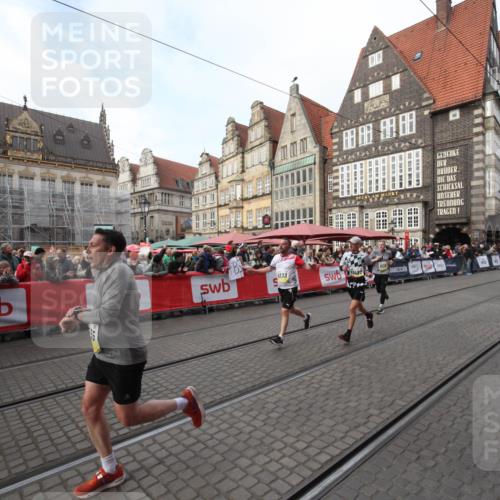 05.10.2025 - 20. swb-Marathon Bremen Yannick Fuchs http://msf.ph/oto/9290429 05.10.2025 10:49:33 Ziel 9233, 9555, 10381, 10673, 11487 meine-sportfotos.de
