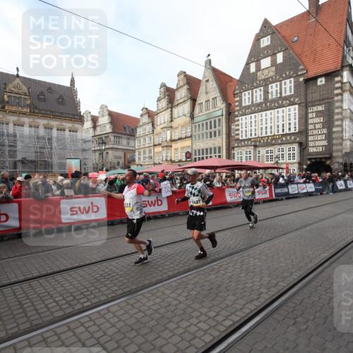 05.10.2025 - 20. swb-Marathon Bremen Yannick Fuchs http://msf.ph/oto/9290438 05.10.2025 10:49:34 Ziel 9233, 9626, 9627, 10381, 10888, 11487, 11579 meine-sportfotos.de