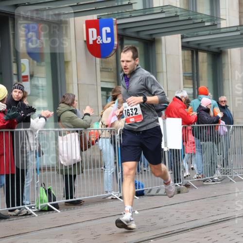 05.10.2025 - 20. swb-Marathon Bremen Strokosch-Dieckow http://msf.ph/oto/9290450 05.10.2025 12:36:20 Ziel 1632, 1632 meine-sportfotos.de