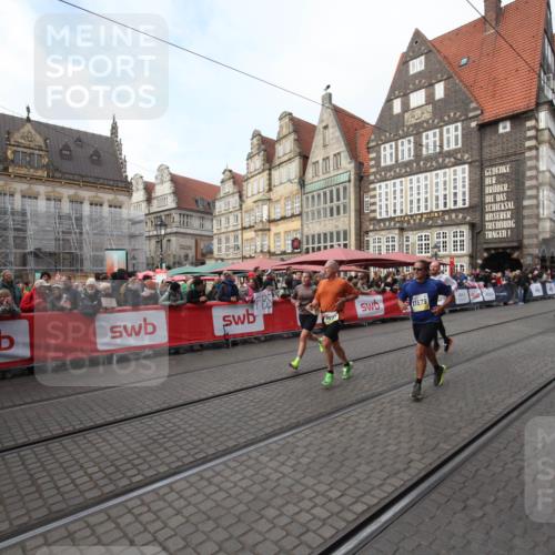 05.10.2025 - 20. swb-Marathon Bremen Yannick Fuchs http://msf.ph/oto/9290452 05.10.2025 10:49:38 Ziel 9626, 9627, 10636, 10712, 10888, 11579 meine-sportfotos.de
