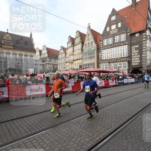 05.10.2025 - 20. swb-Marathon Bremen Yannick Fuchs http://msf.ph/oto/9290455 05.10.2025 10:49:39 Ziel 9626, 9627, 10636, 10712, 10888, 11579 meine-sportfotos.de