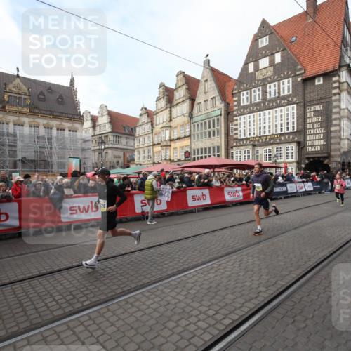 05.10.2025 - 20. swb-Marathon Bremen Yannick Fuchs http://msf.ph/oto/9290493 05.10.2025 10:49:48 Ziel 9452, 10726, 10781, 11692 meine-sportfotos.de