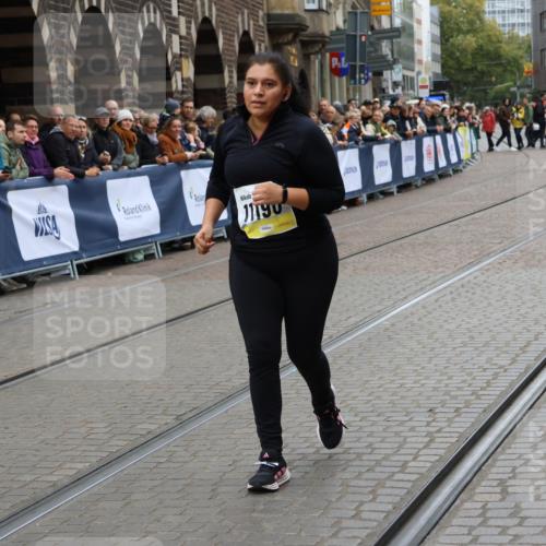 05.10.2025 - 20. swb-Marathon Bremen Strokosch-Dieckow http://msf.ph/oto/9290504 05.10.2025 11:24:19 Ziel 9733, 11190 meine-sportfotos.de