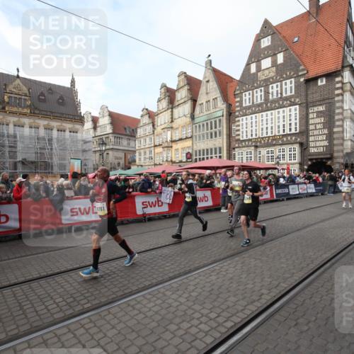 05.10.2025 - 20. swb-Marathon Bremen Yannick Fuchs http://msf.ph/oto/9290522 05.10.2025 10:49:56 Ziel 9369, 9696, 9761, 9889, 10159, 10346, 11091, 11749 meine-sportfotos.de