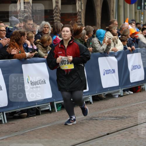 05.10.2025 - 20. swb-Marathon Bremen Strokosch-Dieckow http://msf.ph/oto/9290547 05.10.2025 11:24:54 Ziel 10096, 10133 meine-sportfotos.de