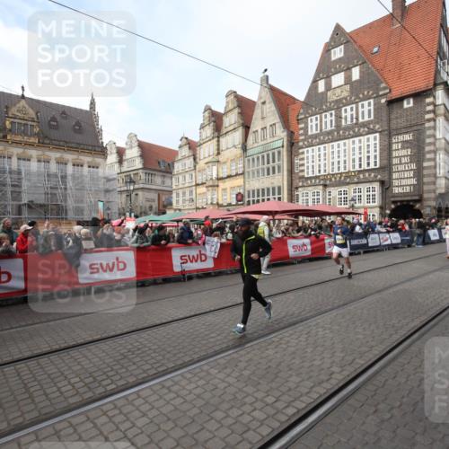 05.10.2025 - 20. swb-Marathon Bremen Yannick Fuchs http://msf.ph/oto/9290549 05.10.2025 10:50:02 Ziel 9676, 9693, 9803, 10543, 10868, 10946, 11642 meine-sportfotos.de