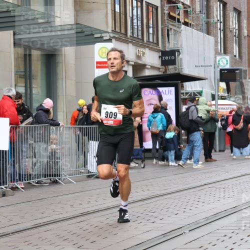 05.10.2025 - 20. swb-Marathon Bremen Strokosch-Dieckow http://msf.ph/oto/9290564 05.10.2025 12:36:55 Ziel 302, 909, 953, 302, 909, 953 meine-sportfotos.de
