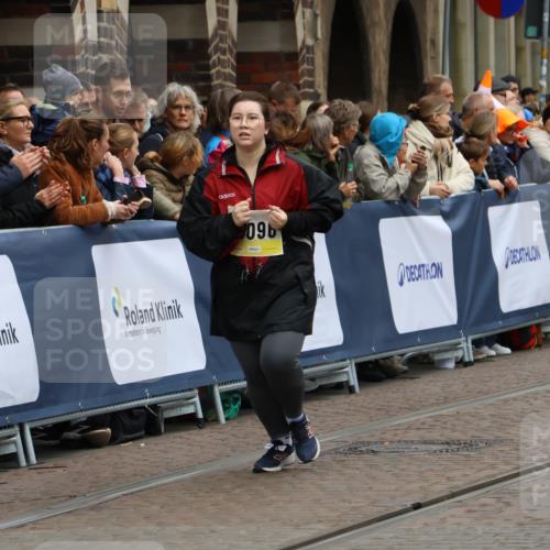 05.10.2025 - 20. swb-Marathon Bremen Strokosch-Dieckow http://msf.ph/oto/9290567 05.10.2025 11:24:54 Ziel 10096, 10133 meine-sportfotos.de