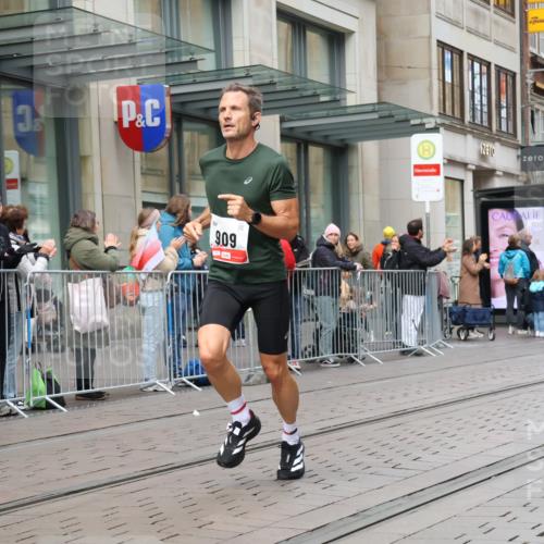 05.10.2025 - 20. swb-Marathon Bremen Strokosch-Dieckow http://msf.ph/oto/9290580 05.10.2025 12:36:55 Ziel 302, 909, 953, 302, 909, 953 meine-sportfotos.de