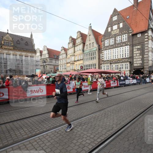 05.10.2025 - 20. swb-Marathon Bremen Yannick Fuchs http://msf.ph/oto/9290581 05.10.2025 10:50:07 Ziel 9485, 9676, 9787, 9803, 10868, 11208, 11288, 11295, 11621 meine-sportfotos.de