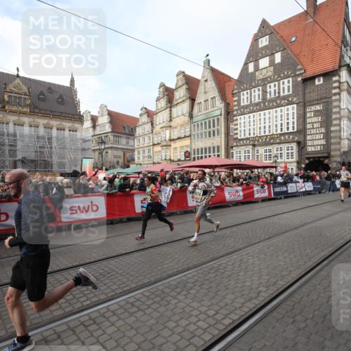 05.10.2025 - 20. swb-Marathon Bremen Yannick Fuchs http://msf.ph/oto/9290590 05.10.2025 10:50:07 Ziel 9485, 9676, 9787, 9803, 10868, 11208, 11288, 11295, 11621 meine-sportfotos.de
