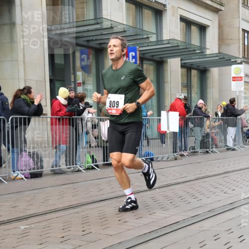 05.10.2025 - 20. swb-Marathon Bremen Strokosch-Dieckow http://msf.ph/oto/9290593 05.10.2025 12:36:56 Ziel 302, 909, 953, 302, 909, 953 meine-sportfotos.de
